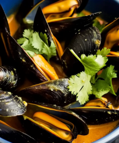 Bobby Flay Thai Red Curry Mussels